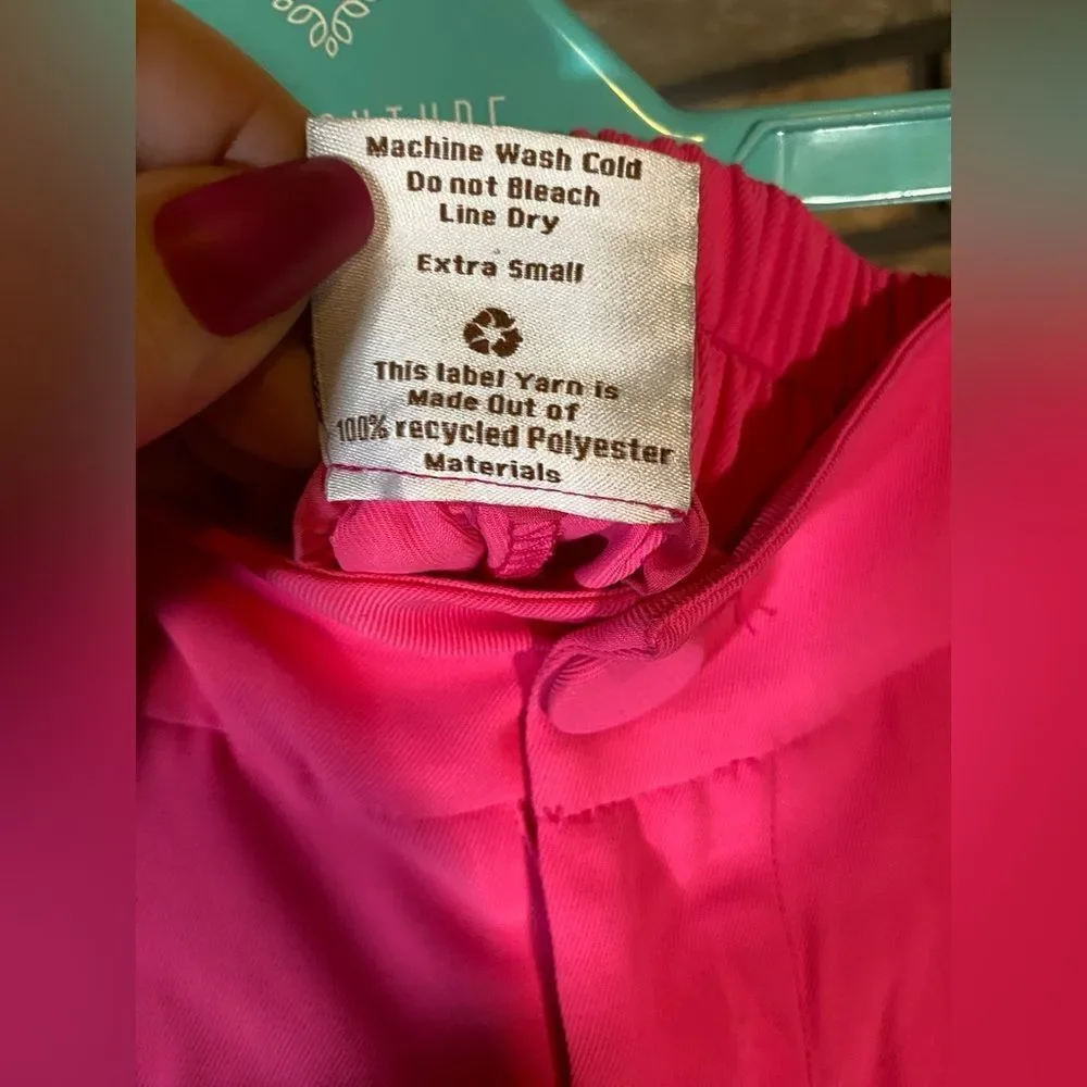 Cropped hot pink‎ shorts vintage